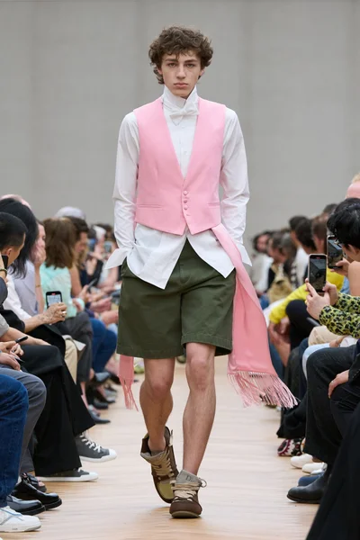 Look 3
